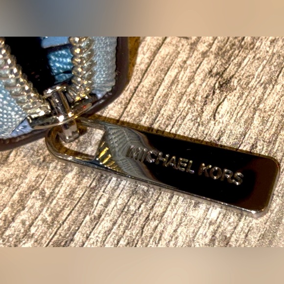 LOW START-Michael Kors wallet w/dustbag EUC - Picture 4 of 7